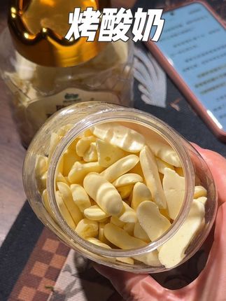 妈呀,谁研究的烤酸奶,一口一个嘎嘣脆,听个小说的功夫半桶下去了!#烤酸奶 #妈呀太香了 #好吃到停不下来