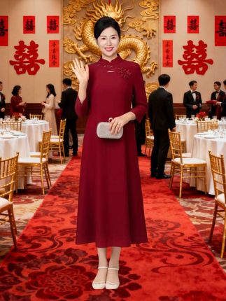 🎉🎉姐妹们瞧这款喜妈妈婚宴装!酒红色立领设计超显气质,中长款版型修身又大方。婚礼上穿它,优雅高贵,把喜妈妈的美衬得淋漓尽致,婚宴选它准没错!#婚庆礼服 #婚礼妈妈礼服 #优雅气质 #婚宴妈妈装 #旗袍美人 @DOU+小助手