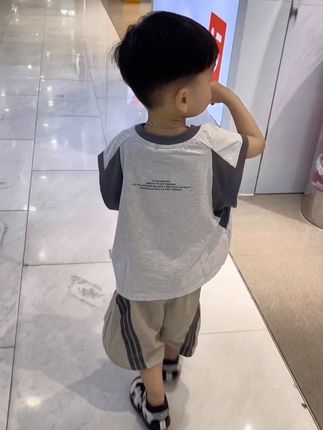 他就当个普普通通的小孩就好 世俗标准下的聪不聪明没关系 优不优秀的也没关系 普普通通的就行健康快乐就好 #骗你生儿子#人类幼崽又奶又酷穿搭#潮童穿搭#越养越上头的人类幼崽 #男童穿搭