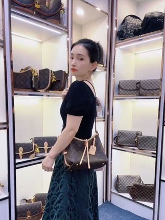 时尚圈的风向标,托特包在这等你 #简约大气 #百搭包包 #潮流女包 #大容量包包