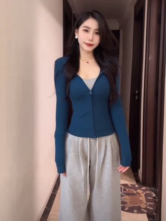 Moses Queen/魔西女王正肩连帽双拉链开衫外套女百搭上衣#开衫外套#连帽双拉链外套 #秋冬新款 #早秋穿搭