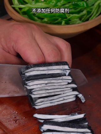 安徽土菜,青椒炒臭干。#家常菜 #下饭菜 #太好吃了 #家乡特色 #乡村美食@DOU+好生意 @DOU+小助手 @DOU+上热门