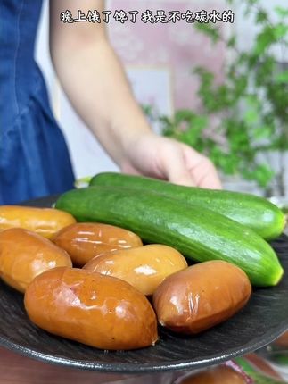 自律期馋了饿了你就来几个这个高蛋白的脆皮肉肠~Q弹脆嫩一口爆汁真的爱了#自律期 #哎呀妈呀太香了 #蛋白质 #脆皮肉肠 #开袋即食