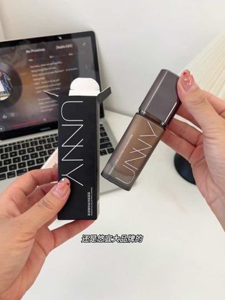 姐妹们,UNNY家这款不用定妆的粉底液真的太好用了,用上妥妥的妈生奶油肌妆效!刷到你就赶紧冲!#粉底液 #仙女必备 #防水防汗不脱妆 #好物推荐🔥