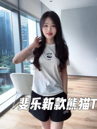 与熊猫工厂联名款T恤上新啦!胸前图案全用的手工刺绣!超精致,快进直播间看看吧!#斐乐#熊猫工厂#xiny #F11W53813F#熊猫工厂联名T