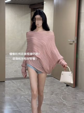 纯欲温柔又姐系!一字肩斜肩随意切换!轻松穿出松弛慵懒感!气质美女拿捏了#纯欲天花板 #温柔风穿搭 #约会战袍 #斜肩上衣 #慵懒风穿搭