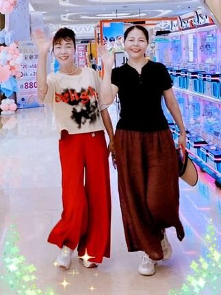 欢乐姐妹相约繁花#留住美好时光 #友谊天长地久时光不老我们不散 ,开心快乐活到老🌹🌹🌹