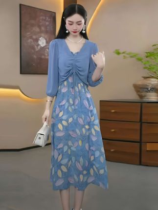 洋气衣服  早秋季新款时尚碎花显瘦气质两件套连衣裙子#遮肉显瘦  #碎花两件套连衣裙#谁穿谁好看#显高显瘦显腿长 #时尚洋气@DOU+小助手