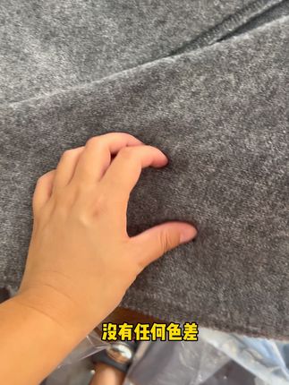 19.9 的羊毛三角巾披肩大货实拍 真的质量非常好 大版本 性价比非常高#披肩 #围巾 #帽子