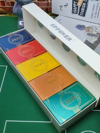 掼蛋金牌全新推出美拉德色系掼蛋精美礼盒,专业打造,让您玩转五大流行色系,掼牌专业打造,带给您更专业的玩牌体验!#掼蛋专用扑克#高品质#商务礼品#好物推荐心#礼盒