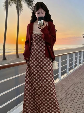 #自信台步秀#今日穿搭 #温柔风穿搭 #裙装穿搭 #简约穿搭