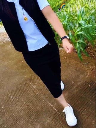 #通勤搭配 #女人味穿搭 #穿出自信穿出美丽 #遮肉显瘦 #慵懒风