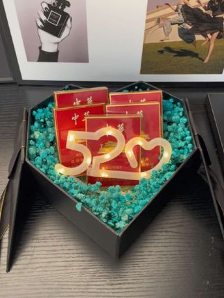爱意满满的礼盒,仪式感拉满!💖无论是生日还是什么节日用他包装礼物,这份心意都超赞!#520礼物 #浪漫时刻爱意满#礼物 #爱的礼物 #爱心礼盒