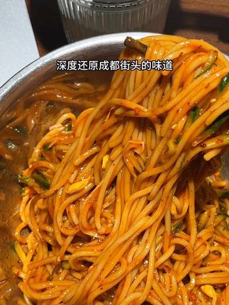 太稀罕这一口涼面啦 传统老式街头的味道 吃起来超级清爽#这一碗好过瘾 #麻六记凉面 #太好吃了