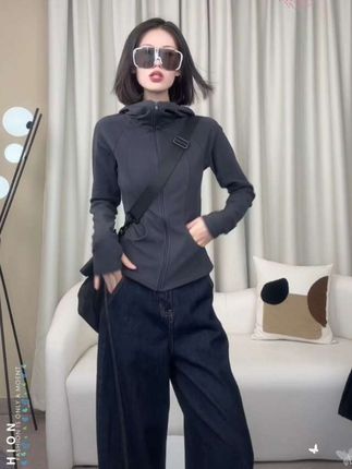 春秋连帽短款设计感上衣 拉链甜辣显瘦长袖T恤开衫