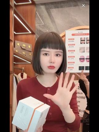 #无限回购的宝藏单品 熬夜后肌肤暗沉? 胶原水光次抛精华液来拯救你! 瞬间提亮,重焕光彩, 让你的肌肤如晨曦般璀璨。
