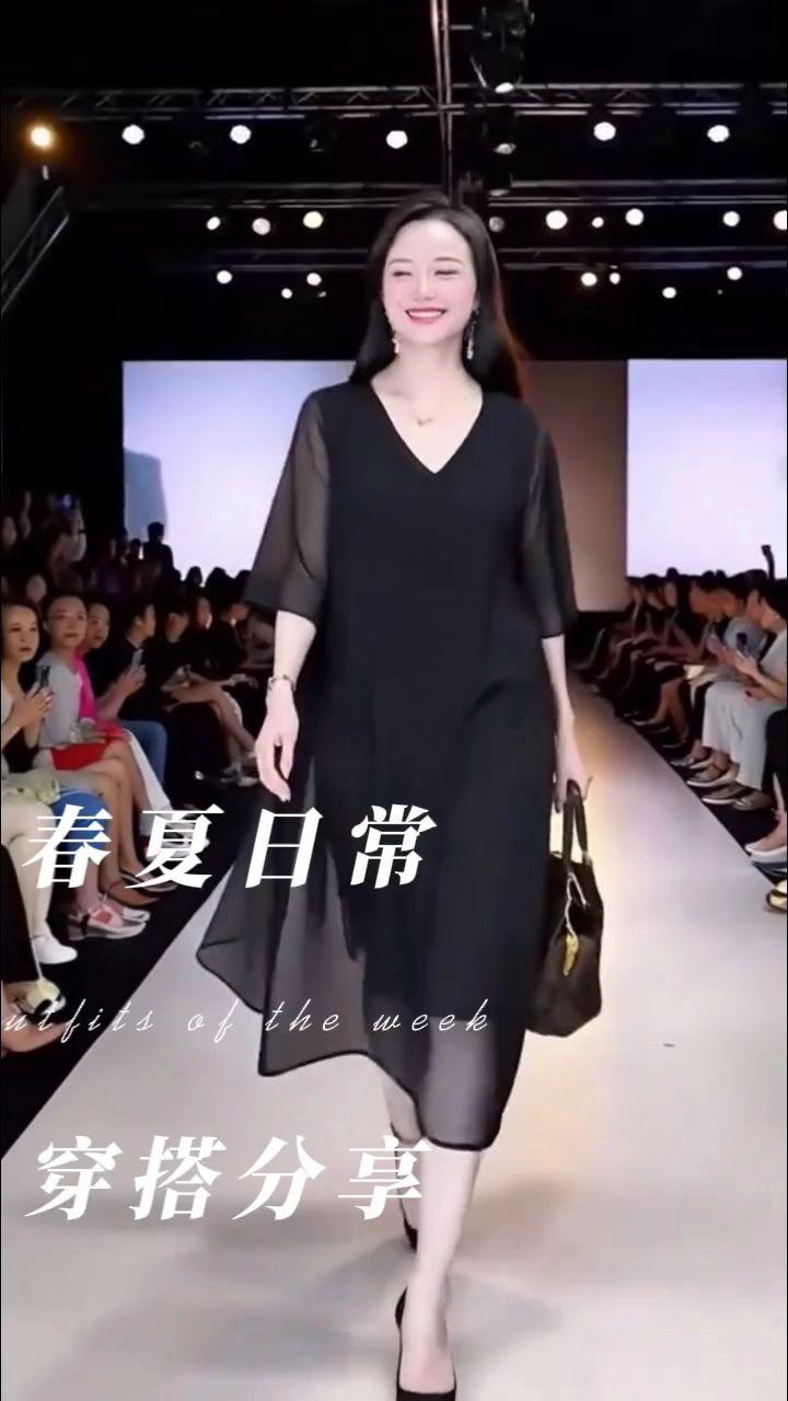 2377#时尚宽松连衣裙女2025夏季新款大码女装典雅显瘦气质裙子