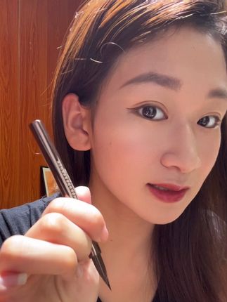 #防水防汗不晕染 #芭贝拉 #新手化妆 我一直以为是我的技术问题画不好眼线 没想到换支眼线笔就能画的如此丝滑~