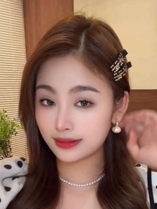 #头饰搭配 #网红发饰 #碎发整理#温柔风发夹推荐 #精致女人必备