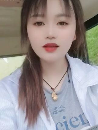 防静电工作服,蓝白色设计,简约大方又不失专业感。采用防静电材质,有效防止静电产生,让你在工作中远离静电困扰。短款设计,轻松搭配各种工作服,实用又美观。