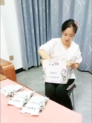 这个洗衣粉也已经亲测过了,昨天衣服上面做饭弄的油污也洗掉了的#洗衣粉 #皂粉