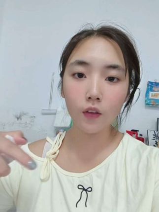 家里有宝宝的一定要给用宝宝用护臀膏,秋冬天一穿尿不湿就是一整天,防止红屁屁里面都是植物提取,宝宝用了更放心#逗儿 #逗儿护臀膏 #强烈推荐 #逗儿宝宝舒缓护臀膏