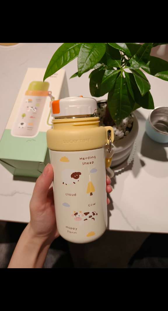 “小小保温杯,温暖大世界,性价比绝了!☀️🥛保温效果杠杠滴 #生活里的律动”#保温杯 #杯子 #水杯 #低价好物