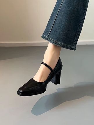 不得不说这双酒杯跟玛丽珍搭配微喇裤真的绝美#高跟鞋#好穿不累脚 #百搭鞋子 #初秋穿搭 #显高显瘦显腿长