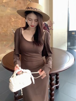 气质连衣裙好显瘦,自带杯垫完全不会透,显身材曲线特别好#显瘦连衣裙 #显身材
