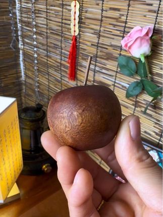 苹果扩香木 这个长得像苹果的扩香木真的太可爱了,往里面滴上几滴喜欢的精油或者香水,放在客厅或者卧室、茶室,整个房间都会弥漫着一股淡淡的清香~#扩香木 #扩香木摆件 #香薰摆件 #茶空间 #茶生活