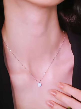 #925银方钻项链,时尚优雅,链子长短可调节,戴上显脖子长也很衬肤色,洗澡睡觉都能戴