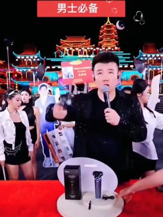 康佳的剃须刀真的太卷了!磁吸刀头设计,整机没有按键却有多种功能,不仅自带鬓角、鼻毛修剪器三合一 而且还是立体浮动刀头自动研磨 防水无忧💦!#木森大舞台 #木森大舞台有才你就来 #康佳新款三合一剃须刀#男士必备#嗨翻全场