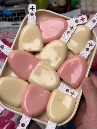 嘿嘿!小宝宝爱吃的奶酪棒!300个月的大宝宝也一口沦陷啦!#蒙牛 #超便宜超划算 #小马宝莉 #奶酪棒 #儿童零食