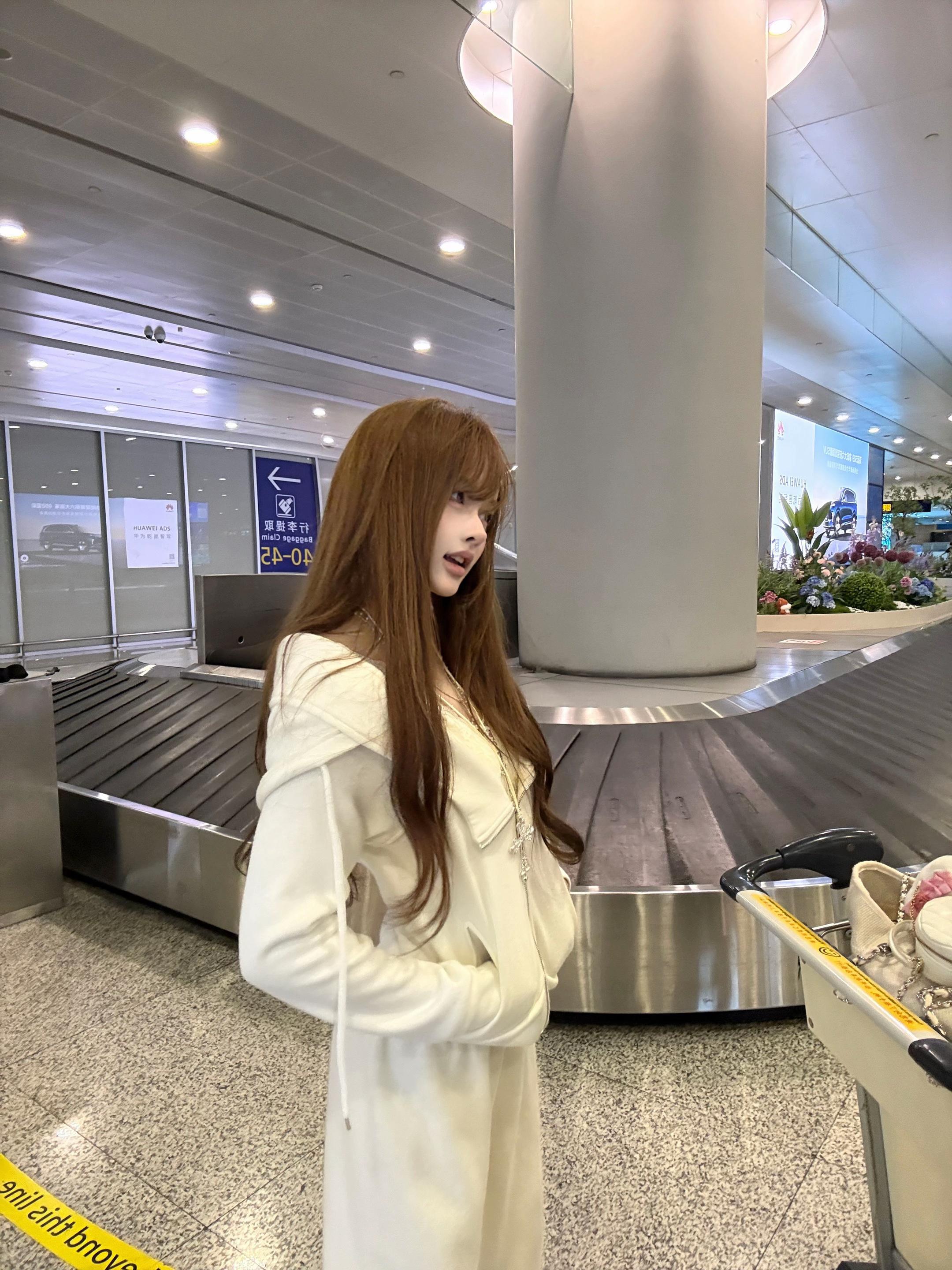 我们不懂离别的重量 直到某天冷空气带着回忆涌入 #ootd #fyp #机场 #旅行 #天秤座