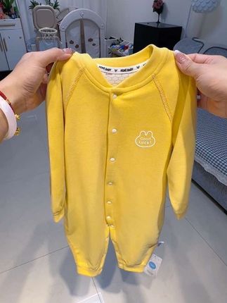 巨高品厚实的连体爬服~双面磨毛亲肤又舒适~a类标准小宝宝都能穿~有码闭眼入!#高品质童装 #萌娃穿搭 #面料柔软舒适 #超便宜超划算 #婴幼儿服饰