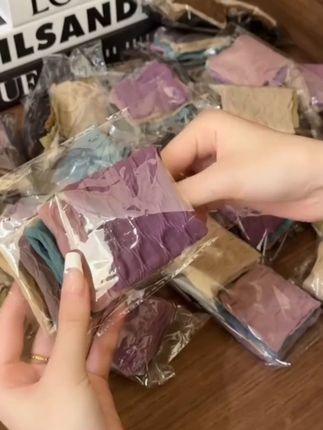 想要一整天都不塌的好看高马尾,就得选这个升级版提花纹面膜发圈,高弹力不伤发,时尚又百搭#头饰发饰 #高马尾 #面膜发圈 #发圈