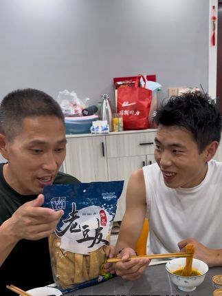 还是四川火锅吃着巴适呀#美食 #豆皮 #旅游