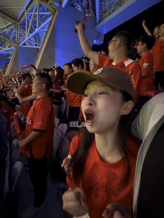 中超联赛:“上海申花1:我成都蓉城”。 团结一心,不到最后一刻,绝不放弃,如果奇迹有颜色,那一定是红色的,成都雄起!#中超联赛 #成都蓉城 #上海申花VS成都蓉城 #NikeFootball #强得可怕 @耐克足球
