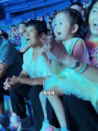 拥有一个给你情绪价值拉满的女儿是一种什么样的体验 …#人类幼崽提供的情绪价值 #无忧无虑的年纪 #这个国庆在城堡当公主 #泉州欧乐堡