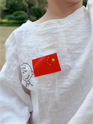 #创作灵感 国庆节快到了 给孩子准备了红旗卷卷贴纸 不管是做手工还是节日表演 都非常实用一撕一贴很方便 贴起来也很好看 还能培养孩子的爱国情怀 #国庆 #红旗贴纸 #爱国情怀