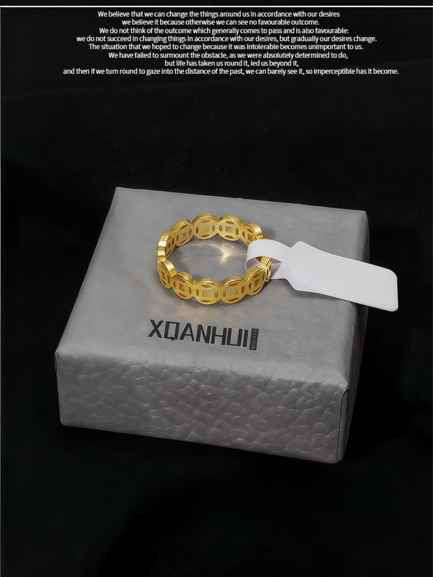 打破常规的铜钱元素设计,在金色调里演绎小众高级感。一枚戒指,既是配饰的点睛之笔,也是你独特审美的无声宣言。铜钱聚财,圆环纳福。这枚戒指将传统寓意与现代设计融合,送自己、送亲友,都是一份“财运亨通”的美好期许。#戒指 #戒指控 #网红爆款饰品 #时尚饰品 #饰品分享 @抖加🔥上热门🔥dou+🔥热点宝