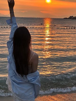 喜欢出去玩的的朋友一定要备上一副这样的扑克,它不仅携带方便,还特别耐玩,洗牌打牌都很轻松,不像传统的麻将那样难收纳,而且弄脏了还可以水洗,平时家里来客人或者出去旅游都可以带上它,随时随地都能玩上两把,真的是太实用了,喜欢的朋友赶紧给家人安排起来吧!#是时候展现真正的牌技了 #扑克牌 #休闲娱乐 #打牌🀄️