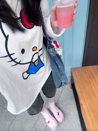 不挑身材的kitty长袖,减龄又可爱!!! #初秋穿搭 #遮肉显瘦 #减龄穿搭 #谁穿谁好看