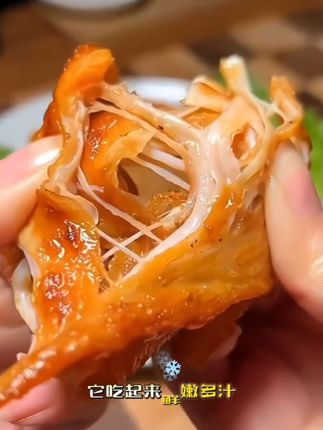#上热门🔥 我家孩子很喜欢吃鸡排 ,所以家里常备食者道家的半成品,煎一下就可以吃了,外酥里嫩,鲜嫩多汁#香酥鸡排 #妈呀太香了 #外酥里嫩 #大人小孩都爱吃