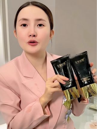 完美缇娜氨基酸洗面奶,泡沫丰富,不辣眼睛,温和清洁,把我们脸上油脂灰尘通通洗干净,洗完水润清爽不紧绷不假滑#洗面奶 #氨基酸洗面奶