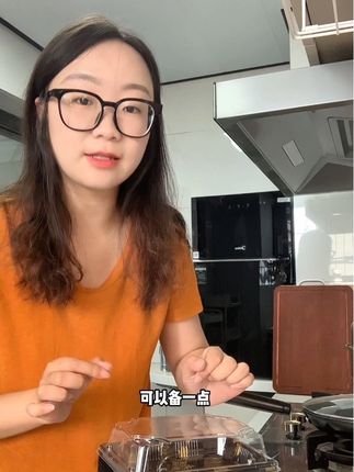 准备摆摊卖寿司没选好盒子的可以选这个,很多摆摊卖寿司的姐妹用的都是这个,装出来的寿司好看不容易塌#寿司 #摆摊 #寿司摆摊 #寿司盒 #寿司打包盒