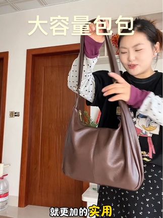 可单肩斜挎,学生党通勤宝妈出门不想大包小包的提这个超推荐的,#包包推荐 #宝妈包包 #大容量包包 #软而不塌 #包包