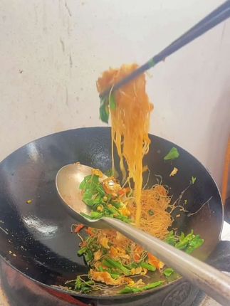 锅气十足,家常小炒最治愈。烟火气里,藏着生活的味道。🍲💚#在家做美食 #美食 #健康饮食 #舌尖上的味道 #美食制作分享 @DOU+小助手