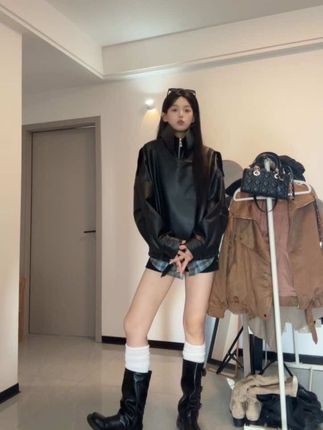 #穿搭 #ootd穿搭 #外套 #秋冬穿搭 这个秋天怎么能少的了一件皮衣外套呢💕💕💕