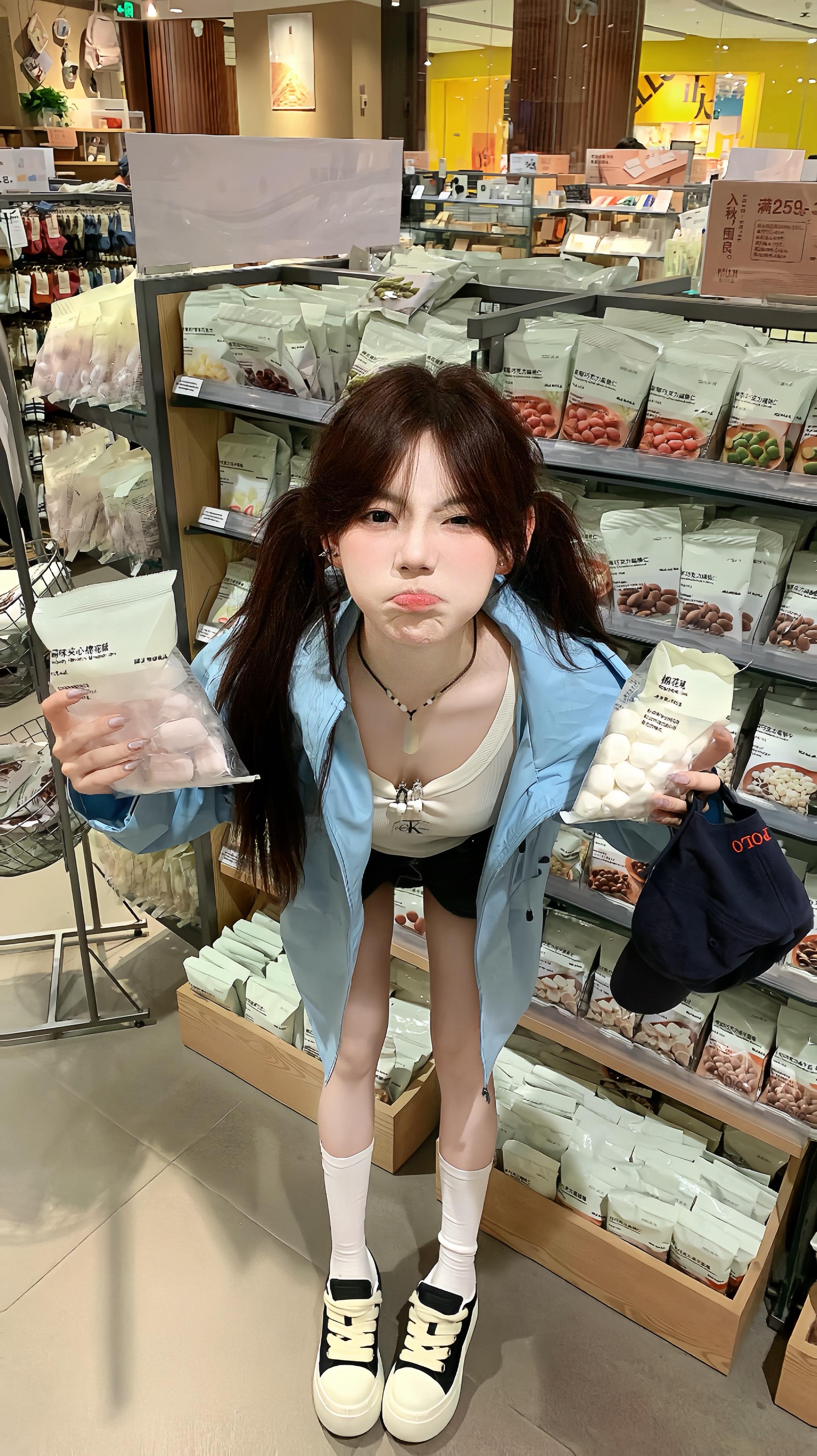 人生就像愤怒的小鸟。你失败的时候总有几只蠢猪在笑 #ootd穿搭 #inmyfeelings @抖音小助手 @生活服务热点中心#3unbind鞋子